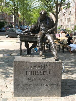 Standbeeld Theo Thijssen